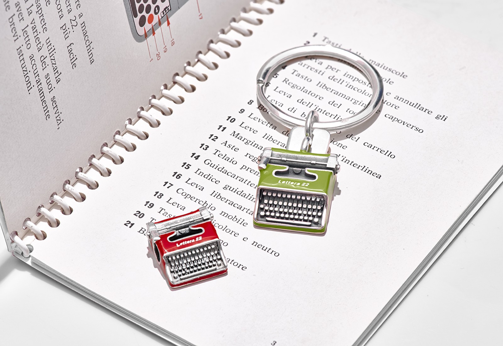 pin e portachiavi da macchina da scrivere Olivetti lettera22
